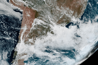 Nuvens de tempestade associadas a ciclone extratropical