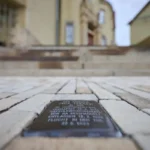 Placas memoriais Stolpersteine em calçada alemã