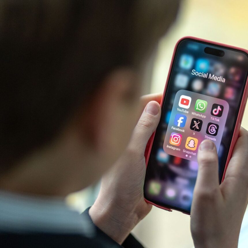 Decreto das Big Techs, sobre redes sociais, vira embate nos Três Poderes