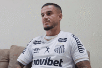 Philippe Coutinho e Neymar no CT Rei Pelé