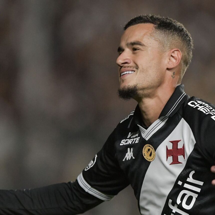 Coutinho compara torcida do Vasco com a do Liverpool após vitória no Maracanã contra o Fluminense