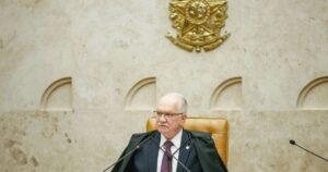 Ministro Edson Fachin em sessão plenária do STF