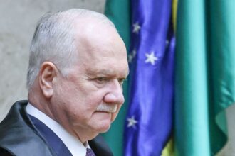 Fachin silencia sobre crise no STF em 1ª sessão pós-embate