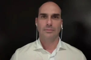 Saiba se Eduardo Bolsonaro ainda pode recorrer da demissão da PF