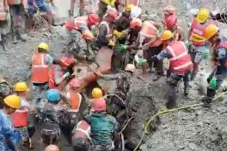 Área atingida por enchentes no Nepal