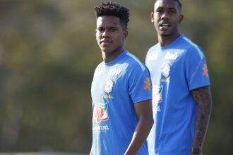 Estêvão durante treino com a Seleção Brasileira em Brisbane