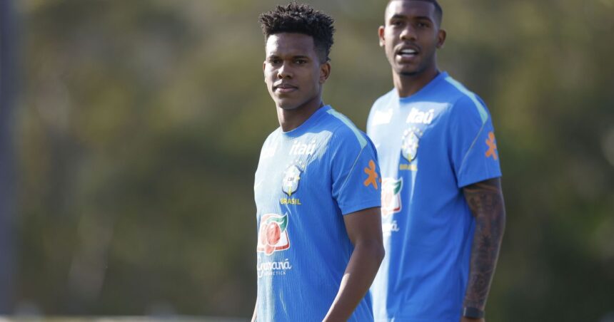 Estêvão durante treino com a Seleção Brasileira em Brisbane