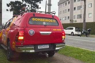 Explosão de gás arremessa morador e estoura janelas em Curitiba