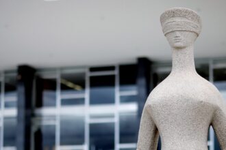 STF analisa relatório da PF sobre mensagens de Moraes e Vorcaro