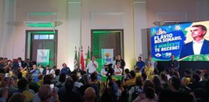 Flávio Bolsonaro participa de evento de campanha