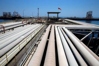 Infraestrutura de oleodutos em terminal da Arábia Saudita