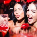 Quem passou pelo tapete vermelho dos 15 anos da Netflix; veja fotos