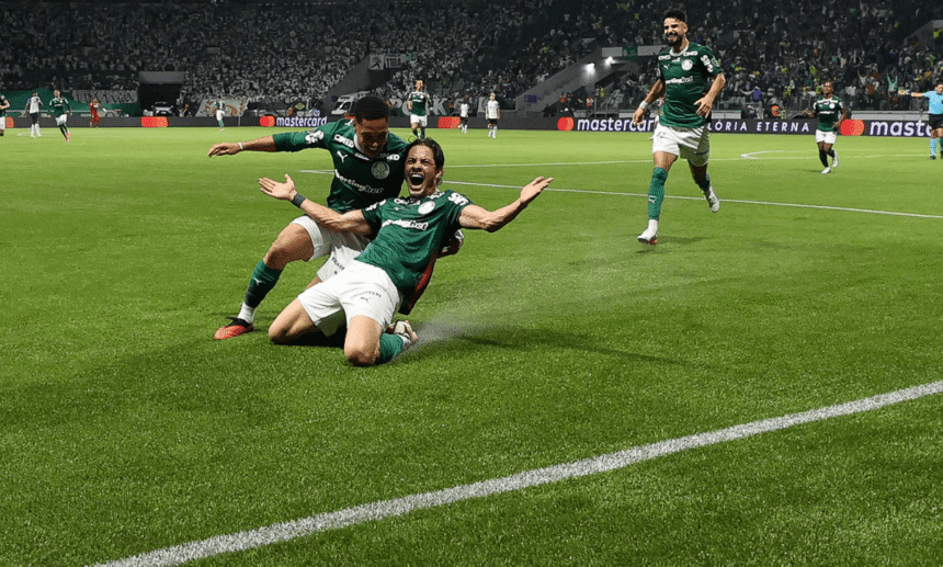 Agustín Giay comemora o gol que marcou para o Palmeiras contra a LDU, seu primeiro pelo clube