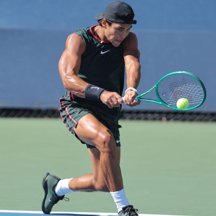 Guto Miguel durante a vitória na semifinal do US Open juvenil