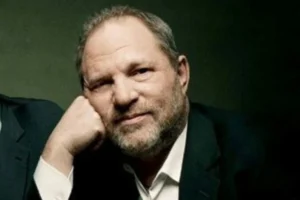 Harvey Weinstein é condenado a 15 anos por crime sexual contra assistente