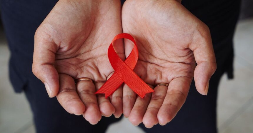 Símbolo vermelho que representa a luta contra o HIV.