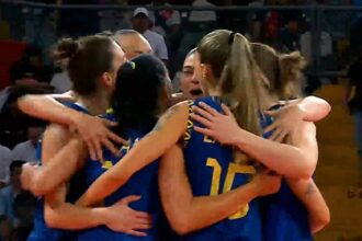 Ana Cristina durante jogo do Brasil no Sul-Americano de vôlei