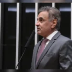 Sarney pede votos para Aécio em Minas