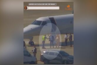 Alexandre de Moraes e Viviane Barci, esposa do ministro, saindo de jatinho ligado a Daniel Vorcaro