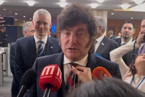 Milei diz esperar mudança no Brasil: "Curso socialista decadente"