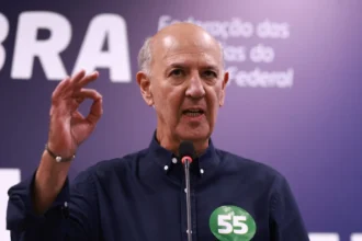 Arruda promete cortar secretarias e cargos comissionados, caso seja eleito