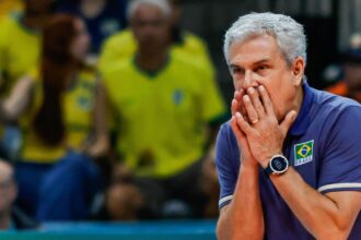 José Roberto Guimarães durante Brasil x Argentina pelo Sul-Americano