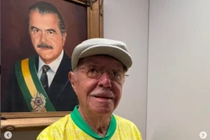 Sarney passa por exames em SP uma semana após internação por pneumonia