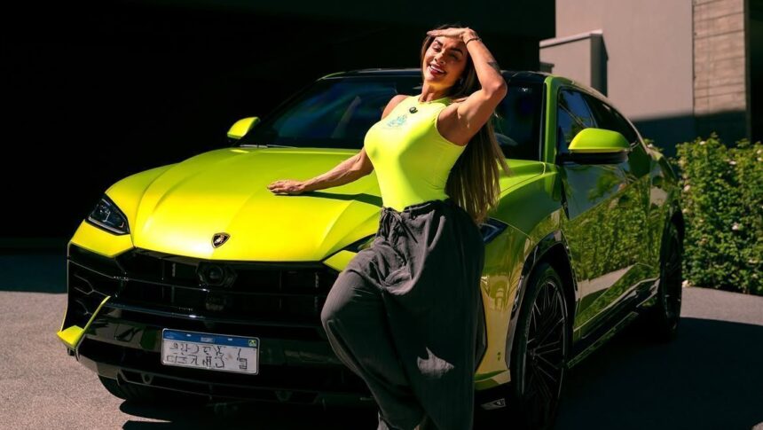 Juju Salimeni comprou uma Lamborghini cor verde-limão