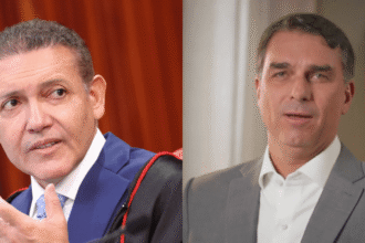 O presidente do TSE, ministro Kassio Nunes Marques, e o candidato à Presidência da República Flávio Bolsonaro