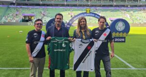 Leila Pereira, presidente do Palmeiras, ao lado de Marcos Lamacchia, possível investidor da SAF do Vasco