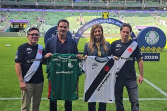 Leila Pereira, presidente do Palmeiras, ao lado de Marcos Lamacchia, possível investidor da SAF do Vasco