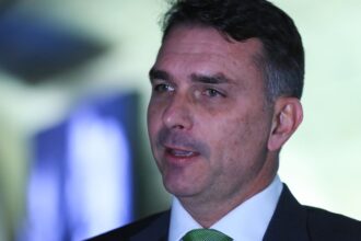 Flávio Bolsonaro é alvo de inquérito no STF