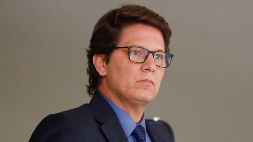 Deputado federal Mário Frias em atividade na Câmara