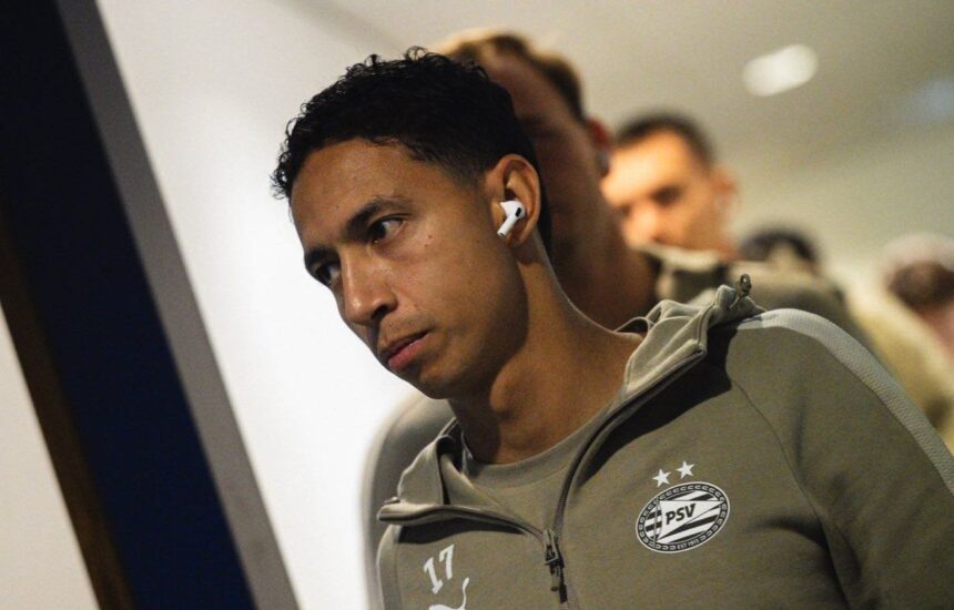 Mauro Júnior durante atuação pelo PSV