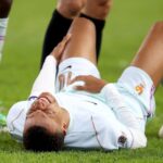 Mbappé sente lesão no joelho após marcar o gol da vitória da França sobre a Turquia pela Nations League