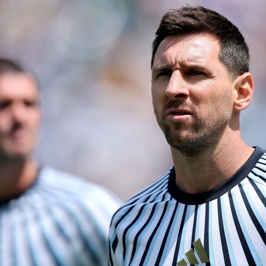 Lionel Messi no aquecimento antes de Espanha x Argentina, pela final da Copa do Mundo