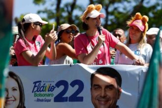 Michelle Bolsonaro carreata Ceilândia
