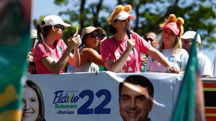 Michelle Bolsonaro carreata Ceilândia