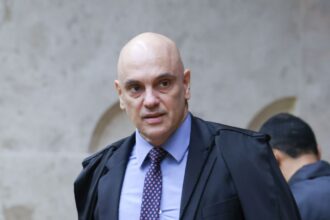 Moraes pede quebra de sigilo antes de sessão no STF