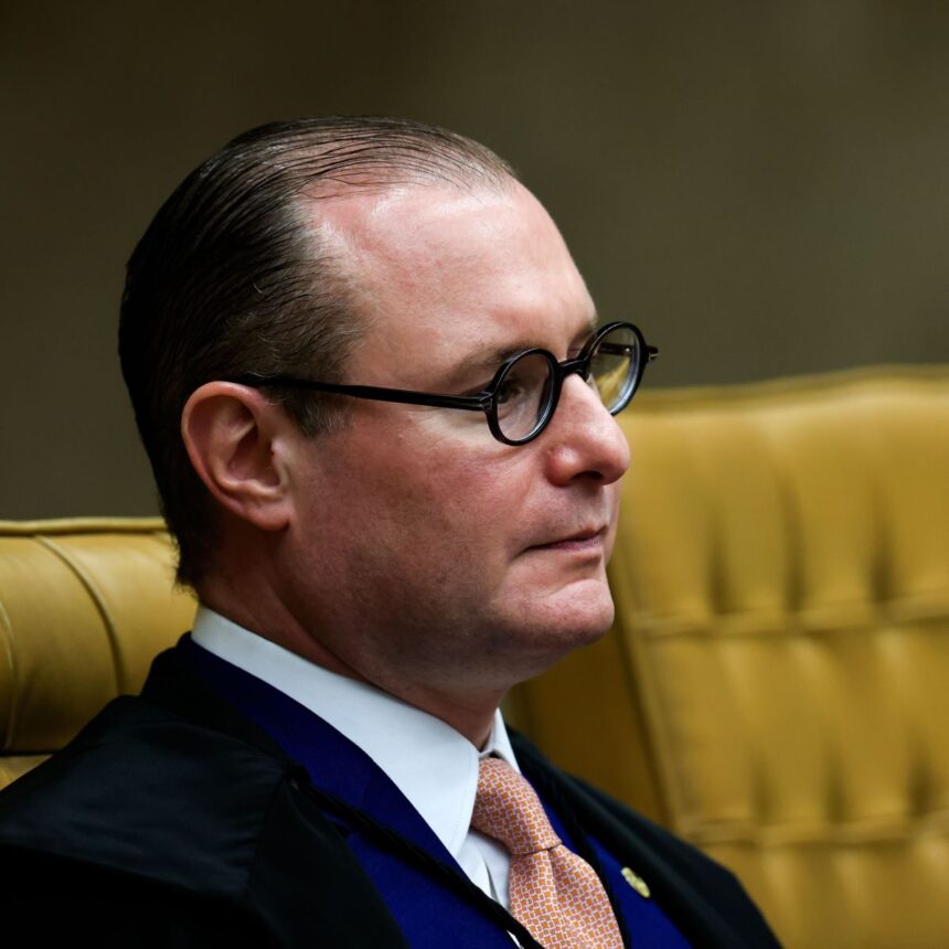 Cristiano Zanin durante sessão do STF