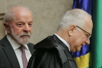 Pressionado por pesquisas, Lula cobra Fachin por solução na crise no STF