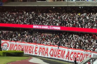 "Morumbi é pra quem acredita", diz faixa da torcida do São Paulo