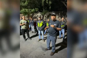 BH: homem atira contra motoboy que fazia xixi na rua e revolta entregadores