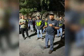 BH: homem atira contra motoboy que fazia xixi na rua e revolta entregadores