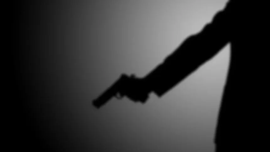 Viatura e agentes de segurança em operação policial