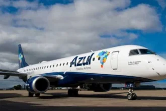 Avião da Azul taxiando em aeroporto brasileiro
