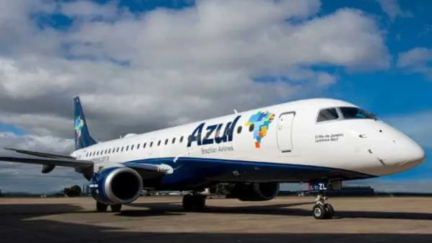 Avião da Azul taxiando em aeroporto brasileiro