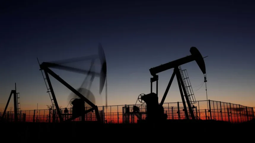 Petróleo recua em meio à tensão nas rotas marítimas