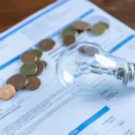 Conta de luz em residência brasileira