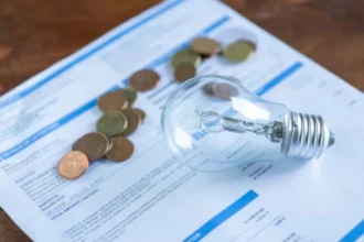 Conta de luz em residência brasileira